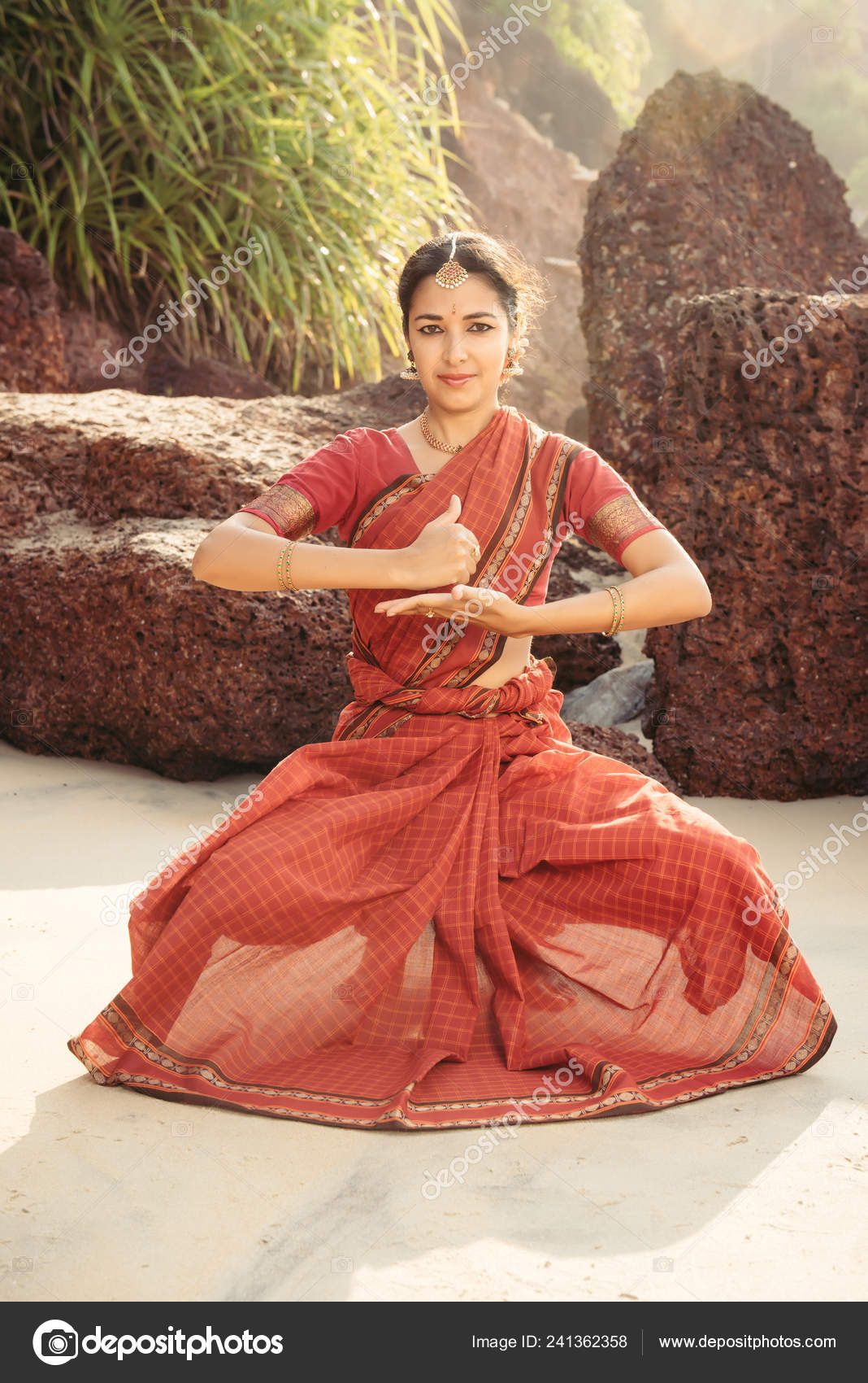 https://st4.depositphotos.com/4122877/24136/i/1600/depositphotos_241362358-stock-photo-indian-classical-dance-bharatanatyam-performed.jpg