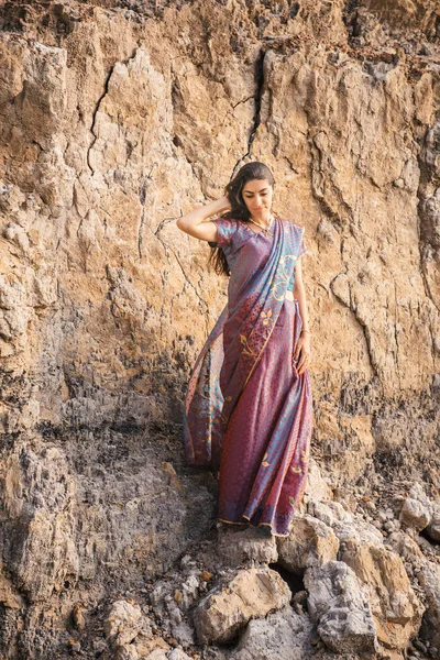 Tournage Mode Femme Indienne Vêtements Traditionnels Femme Dans Beau Saree — Photo