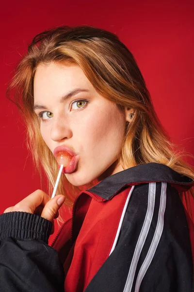 Vibrant portrait of trendy young woman in retro style clothes and lollipop — Stock Photo, Image