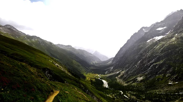 Sentier Montagne Qui Traverse Vallée Mont Blanc — Photo