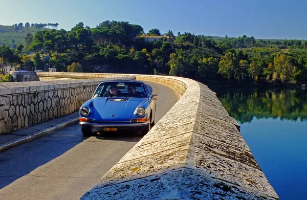 Μαραθων Δαμ Αθηνα Ελλαδα Νοεμβριοσ 2015 Μπλε Κλασικό Αυτοκίνητο Porsche Εικόνα Αρχείου