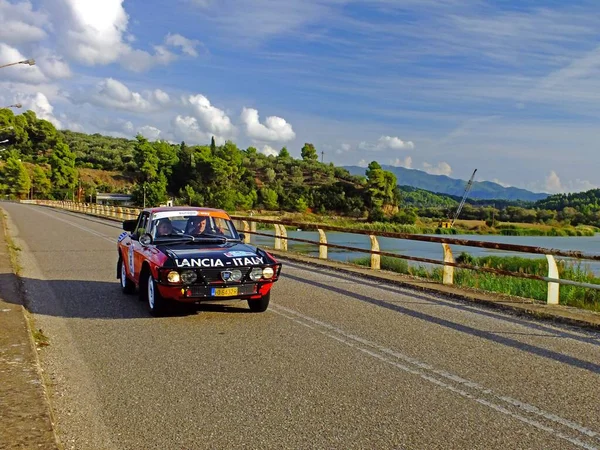 Alfeios River Dam Olympia Greece 2015 클래식 자동차 Lancia Fulvia — 스톡 사진