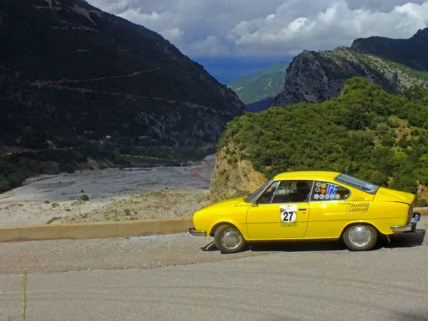 Еврытания Сентября Желтый Классический Автомобиль Skoda 110R Купе Произведенный Чехословакии — стоковое фото
