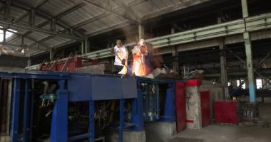 Fabrikada metal eritme