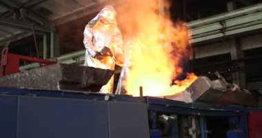 Fabrikada metal eritme