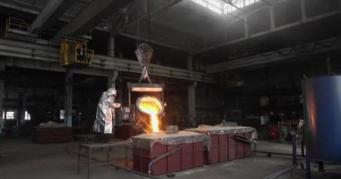 Fabrikada metal eritme