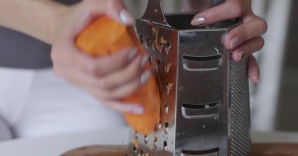 Closeup Cutting Chopping Piece Carrot Smaller Pieces Closeup Female Hands — 图库视频影像