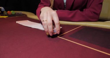 Casino, oyun kartlarının dağıtımı