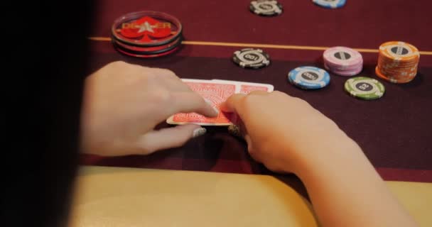 Casino Bord Burgundy Fördelning Kort — Stockvideo
