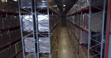 Rafların üst görünümü