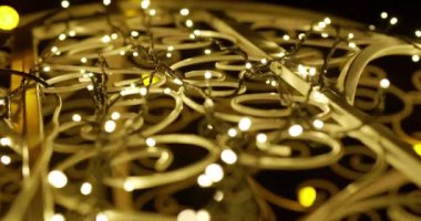 Akşam süsleri, mumlar, ışıklar