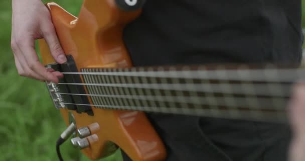 Músico Tocando Guitarra Instrumento — Vídeo de Stock