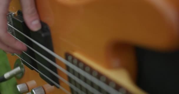 Músico Tocando Guitarra Instrumento — Vídeo de Stock