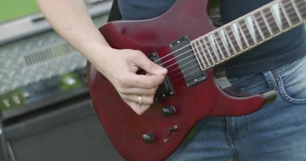 Musicista Suonare Chitarra Strumento — Video Stock