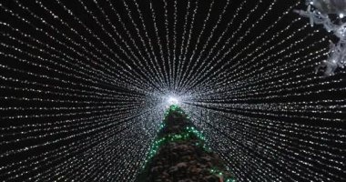 Yeni yıl tatili, yavaş çekimde mum alevi