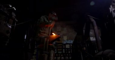 Metal eritme ve kalpazanlık üretimi