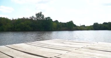 Yavaş çekim, sazan balıkçılığı, ahşap platform