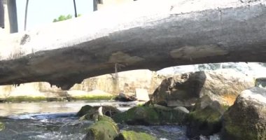 Nehir, su akışı yavaş hareket