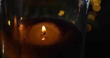 Yeni yıl tatili, yavaş çekimde mum alevi