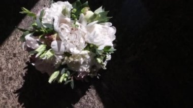 Evlilik yüzükleri, düğün için dekor.