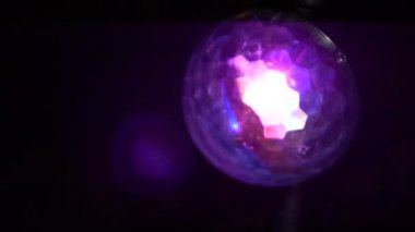 Bir kulüpte Red Mirrorballs - yakın çekim