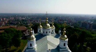 Manzara mimarisi kilisesi, helikopterden çekim.