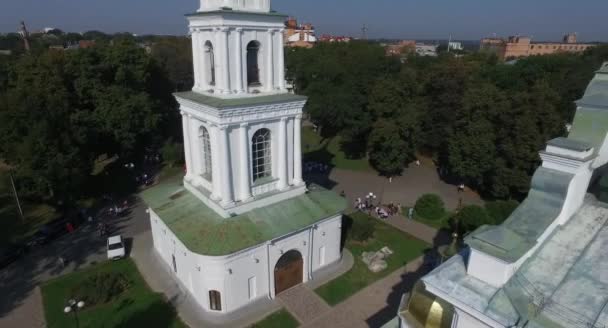 Iglesia Arquitectura Paisajística Disparando Desde Helicóptero — Vídeo de stock