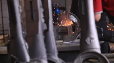 Metal, kıvılcım kesme ve taşlama