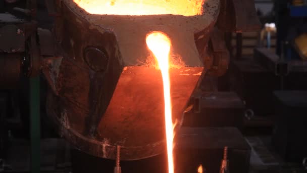 Metallschmelze Und Austritt — Stockvideo