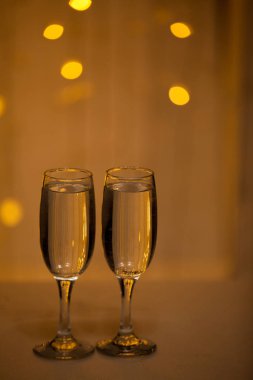 Aydınlatma arka plan üzerinde Gözlük