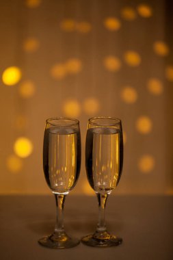 Aydınlatma arka plan üzerinde Gözlük