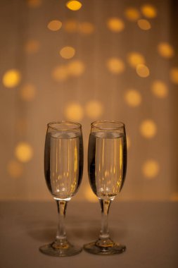 Aydınlatma arka plan üzerinde Gözlük