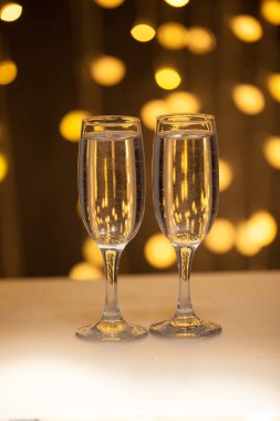 Aydınlatma arka plan üzerinde Gözlük