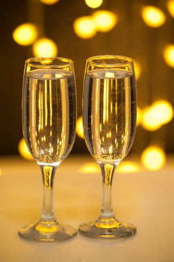 Aydınlatma arka plan üzerinde Gözlük