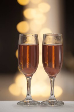 Aydınlatma arka plan üzerinde Gözlük