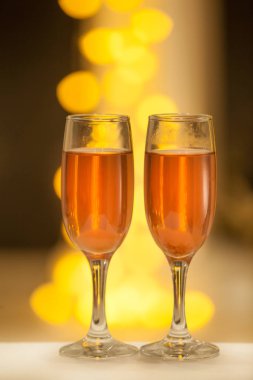 Aydınlatma arka plan üzerinde Gözlük