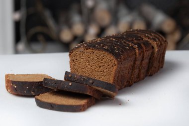 Dilimlenmiş kahverengi ekmek arka plan