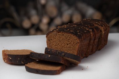 Dilimlenmiş kahverengi ekmek arka plan