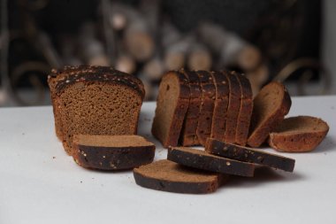 Dilimlenmiş kahverengi ekmek arka plan