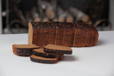 Dilimlenmiş kahverengi ekmek arka plan