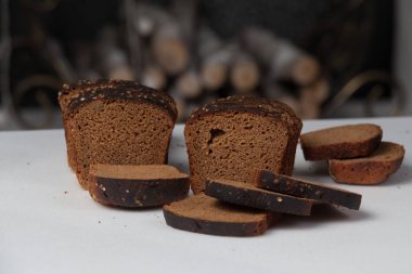 Dilimlenmiş kahverengi ekmek arka plan