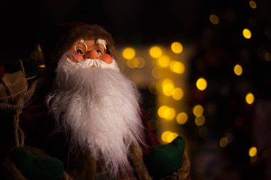 Aydınlatma bir arka plan üzerinde Noel Baba