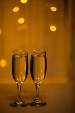 Aydınlatma arka plan üzerinde Gözlük