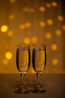 Aydınlatma arka plan üzerinde Gözlük