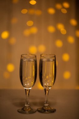 Aydınlatma arka plan üzerinde Gözlük