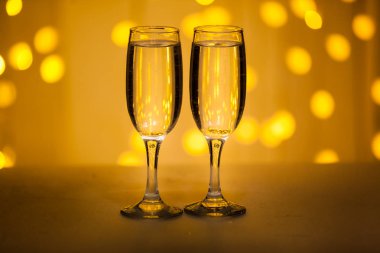 Aydınlatma arka plan üzerinde Gözlük