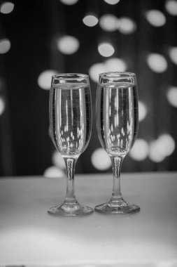 Aydınlatma arka plan üzerinde Gözlük