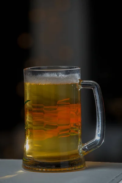 Copo Cerveja Contexto Iluminação — Fotografia de Stock