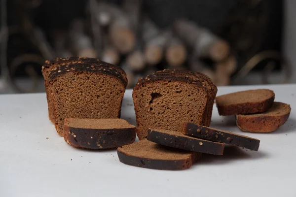 Dilimlenmiş kahverengi ekmek arka plan