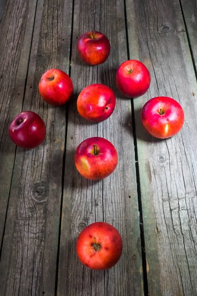 Mele Rosse Uno Sfondo Legno — Foto Stock